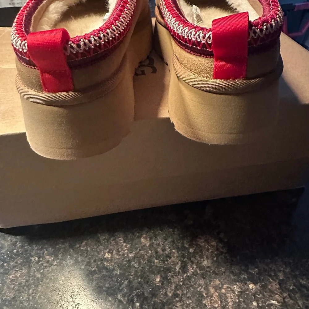 UGG Women's Tazz- Size 10 - Picture 6 of 8